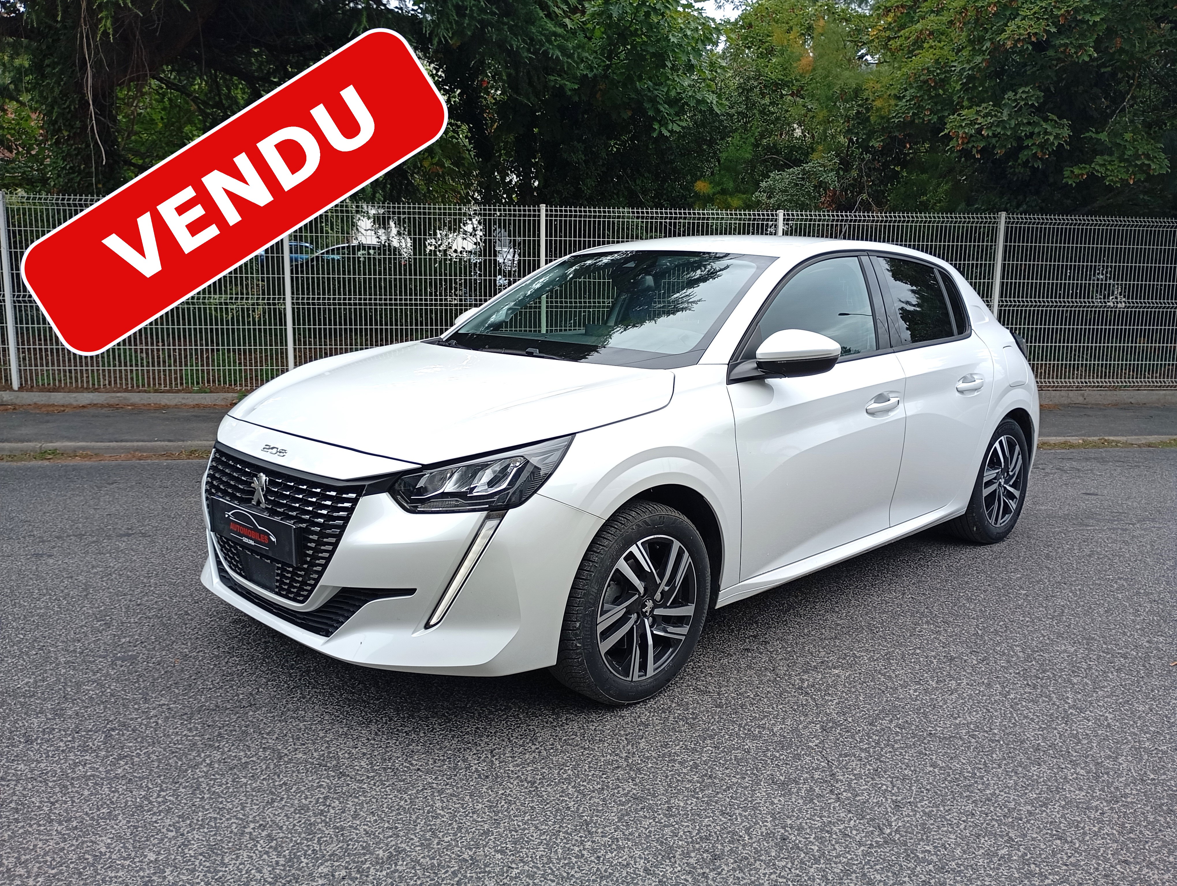 PEUGEOT 208